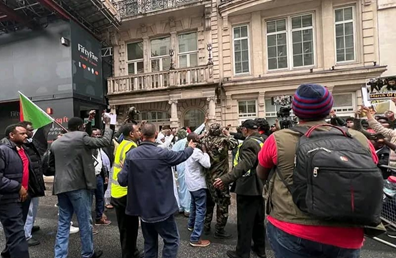 Sudanese demonstrate in London
