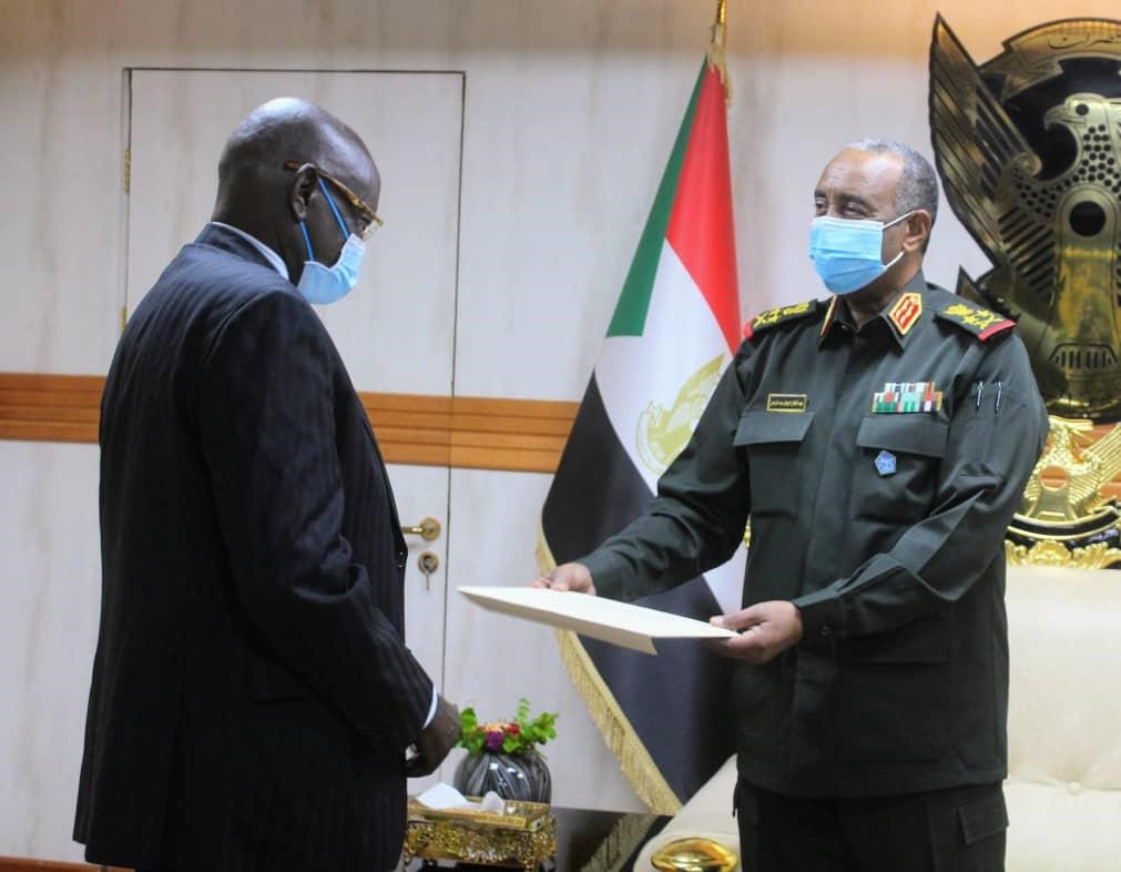 Al Burhan briefs envoy of President of South Sudan